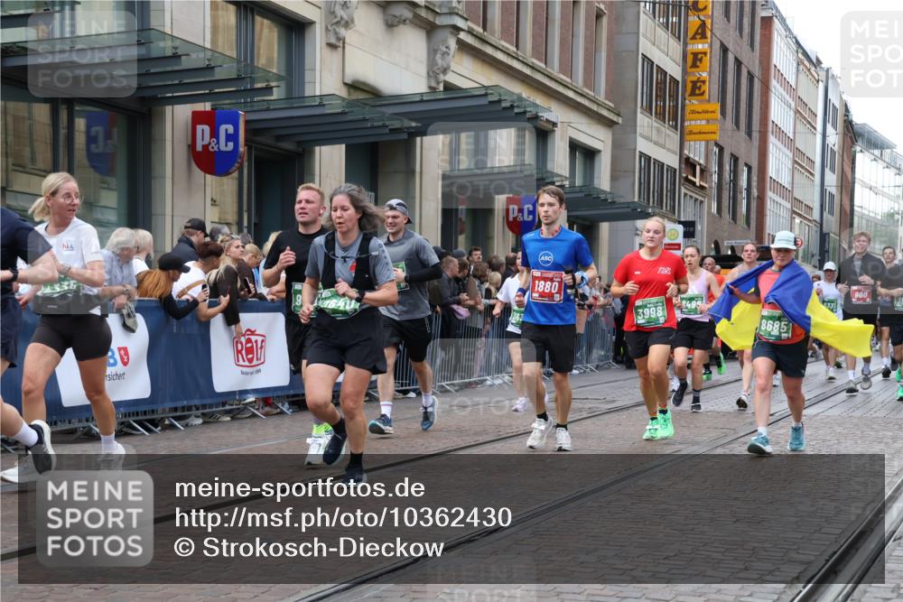 13.09.2026 - 21. swb-Marathon Bremen Strokosch-Dieckow http://msf.ph/oto/10362430 13.09.2026 13:36:31 Ziel 551, 813, 843, 1641, 1849, 1936, 2241, 2275, 2819, 2930, 3122, 3541, 3635, 3787, 3815, 3874, 3909, 3998, 4050, 4261, 4304, 4335, 4410, 4414, 4676, 4892, 5061, 5236, 5355, 5447, 5656, 5823, 6050, 6056, 6269, 6280, 6340, 6408, 6516, 6568, 6966, 7039, 7046, 7229, 7237, 7398, 7445, 7640, 7656, 7765, 8034, 8498, 8685, 8723, 8790, 8839, 9331, 9589, 9658, 9776, 9807, 164, 372, 900, 1738, 1880, 2339, 2467, 2673, 2692, 2700, 2731, 2823, 2949, 3067, 3585, 4006 meine-sportfotos.de