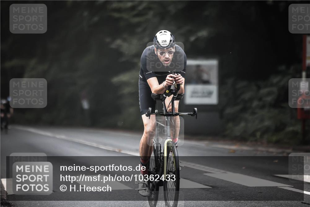 13.09.2026 - Stadtparktriathlon H.Heesch http://msf.ph/oto/10362433 13.09.2026 10:05:07 Radfahren 258, 300, 311, 312, 333 meine-sportfotos.de