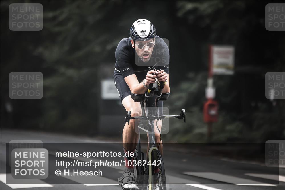 13.09.2026 - Stadtparktriathlon H.Heesch http://msf.ph/oto/10362442 13.09.2026 10:05:08 Radfahren 258, 300, 311, 312, 333 meine-sportfotos.de
