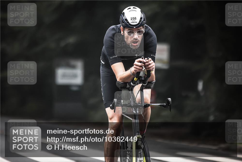 13.09.2026 - Stadtparktriathlon H.Heesch http://msf.ph/oto/10362449 13.09.2026 10:05:08 Radfahren 258, 300, 311, 312, 333 meine-sportfotos.de