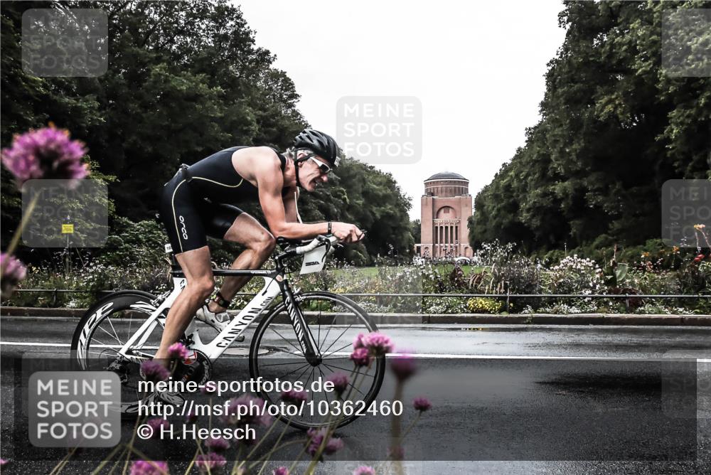 13.09.2026 - Stadtparktriathlon H.Heesch http://msf.ph/oto/10362460 13.09.2026 12:23:08 Radfahren 1049, 1059 meine-sportfotos.de