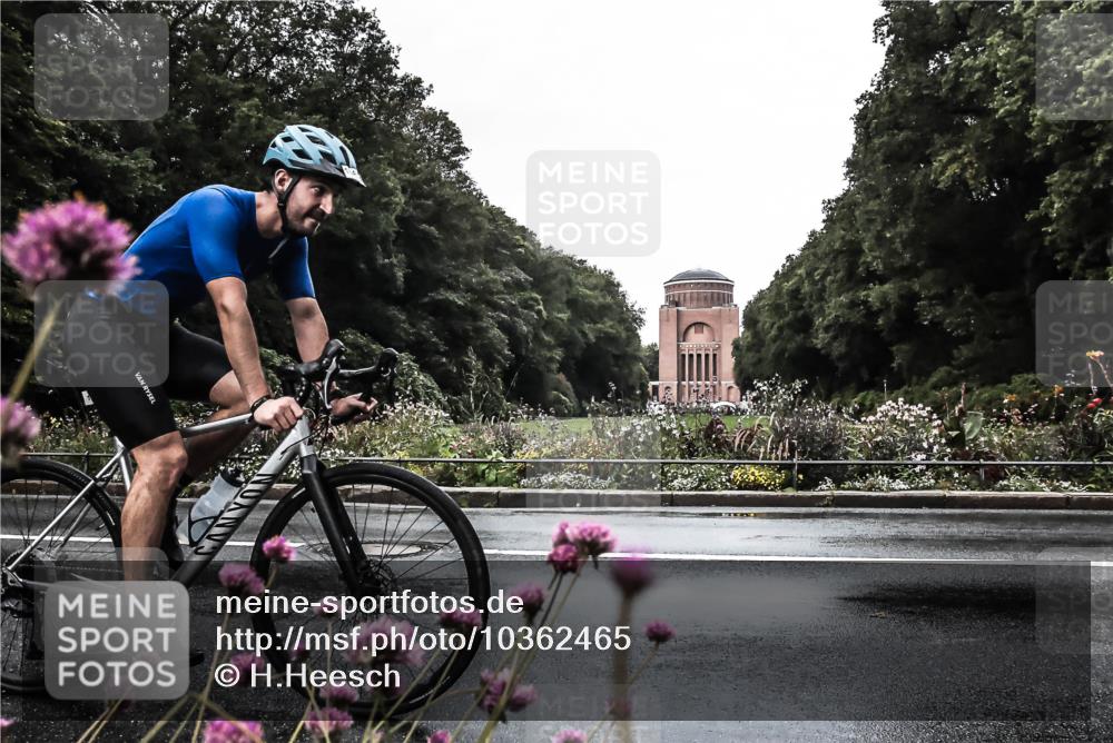 13.09.2026 - Stadtparktriathlon H.Heesch http://msf.ph/oto/10362465 13.09.2026 12:23:11 Radfahren 1049, 1059 meine-sportfotos.de