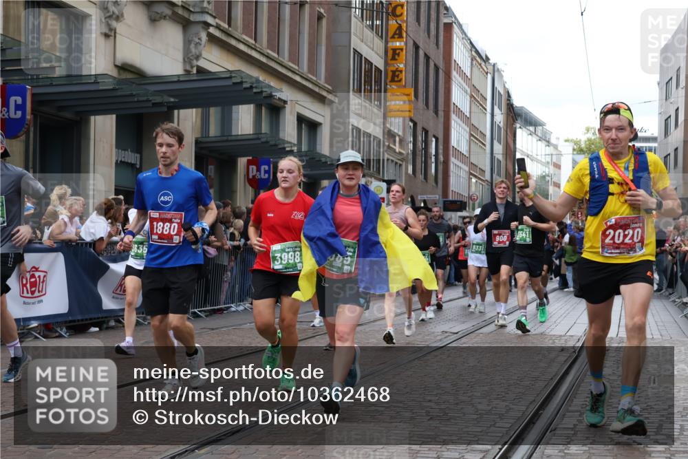 13.09.2026 - 21. swb-Marathon Bremen Strokosch-Dieckow http://msf.ph/oto/10362468 13.09.2026 13:36:32 Ziel 551, 813, 843, 1285, 1641, 1849, 1936, 2241, 2275, 2819, 2930, 3122, 3541, 3635, 3787, 3815, 3874, 3909, 3998, 4050, 4261, 4304, 4335, 4410, 4414, 4676, 4892, 5061, 5236, 5355, 5447, 5656, 5823, 6050, 6056, 6269, 6280, 6340, 6408, 6431, 6966, 7039, 7046, 7229, 7237, 7398, 7445, 7640, 7656, 7765, 8034, 8498, 8685, 8723, 8839, 9331, 9415, 9589, 9658, 9776, 9807, 9840, 164, 372, 900, 1738, 1880, 2339, 2467, 2673, 2692, 2700, 2731, 2819, 2823, 2949, 3067, 3585, 4006 meine-sportfotos.de