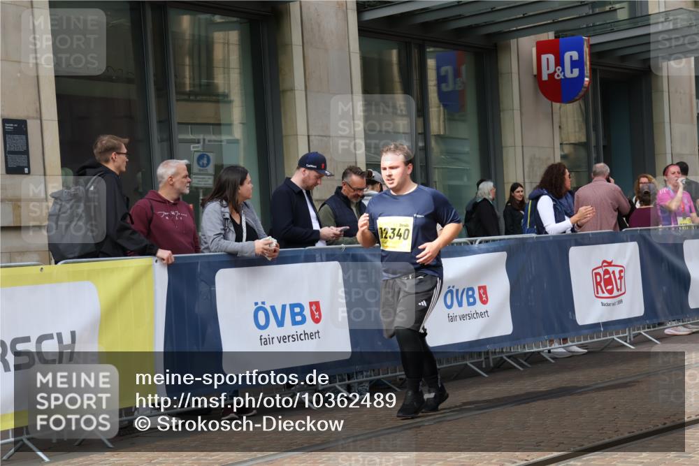 13.09.2026 - 21. swb-Marathon Bremen Strokosch-Dieckow http://msf.ph/oto/10362489 13.09.2026 11:23:16 Ziel 11266, 11663, 12340, 12440, 10349, 10754, 10925, 12083 meine-sportfotos.de