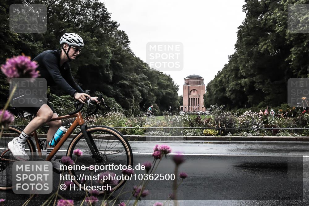 13.09.2026 - Stadtparktriathlon H.Heesch http://msf.ph/oto/10362500 13.09.2026 12:23:34 Radfahren 1011, 1079, 1094 meine-sportfotos.de