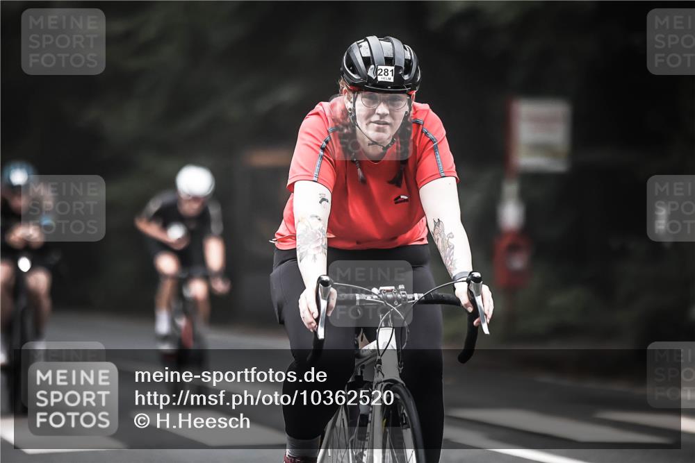 13.09.2026 - Stadtparktriathlon H.Heesch http://msf.ph/oto/10362520 13.09.2026 10:05:17 Radfahren 213, 262, 264, 281, 300, 322, 333 meine-sportfotos.de