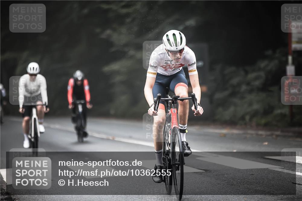 13.09.2026 - Stadtparktriathlon H.Heesch http://msf.ph/oto/10362555 13.09.2026 10:05:23 Radfahren 225, 238, 242, 262, 264, 281, 322 meine-sportfotos.de