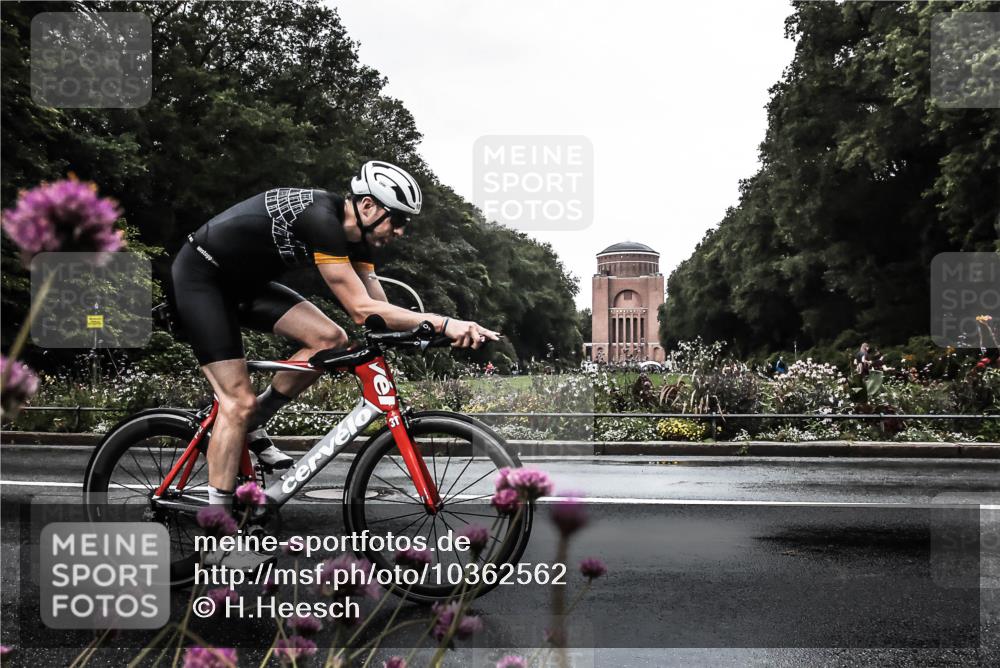 13.09.2026 - Stadtparktriathlon H.Heesch http://msf.ph/oto/10362562 13.09.2026 12:24:17 Radfahren 1030, 1060 meine-sportfotos.de