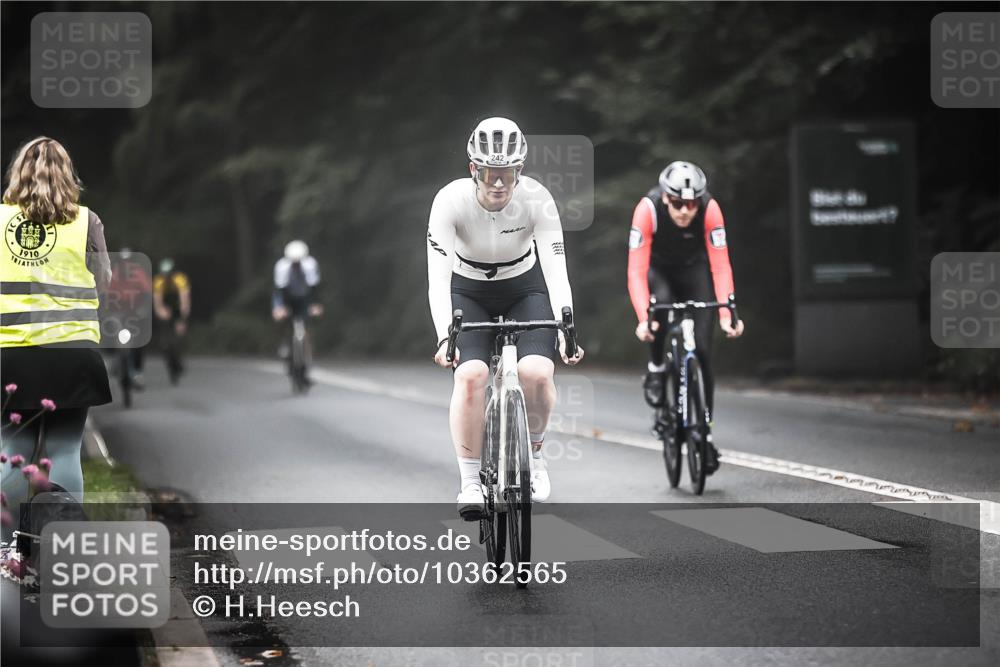 13.09.2026 - Stadtparktriathlon H.Heesch http://msf.ph/oto/10362565 13.09.2026 10:05:24 Radfahren 225, 238, 242, 262, 264, 322 meine-sportfotos.de