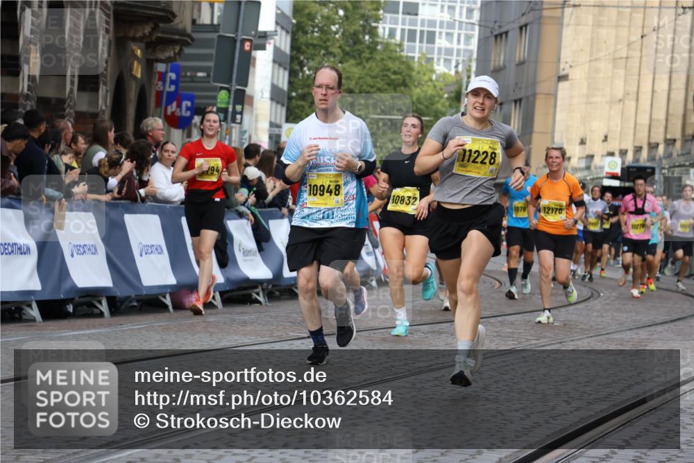 13.09.2026 - 21. swb-Marathon Bremen Strokosch-Dieckow http://msf.ph/oto/10362584 13.09.2026 10:58:54 Ziel 10878, 10879, 11004, 11030, 11152, 11189, 11384, 11455, 11488, 11686, 11743, 11953, 11955, 12180, 12237, 12320, 12499, 12505, 12518, 10383, 10415, 10427, 10477, 10668, 10787, 10843, 11034, 11267, 11278, 11602, 11913, 12015, 12127, 12131, 12200, 12271, 12297 meine-sportfotos.de