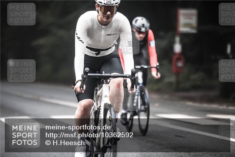 13.09.2026 - Stadtparktriathlon H.Heesch http://msf.ph/oto/10362592 13.09.2026 10:05:25 Radfahren 225, 238, 242, 278, 310, 322 meine-sportfotos.de