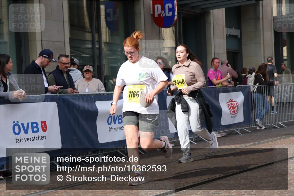13.09.2026 - 21. swb-Marathon Bremen Strokosch-Dieckow http://msf.ph/oto/10362593 13.09.2026 11:23:19 Ziel 11266, 11663, 12340, 12440, 10349, 10754, 10925, 12083 meine-sportfotos.de