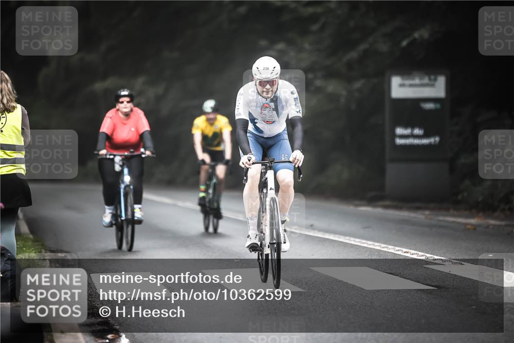 13.09.2026 - Stadtparktriathlon H.Heesch http://msf.ph/oto/10362599 13.09.2026 10:05:29 Radfahren 225, 238, 242, 278, 310 meine-sportfotos.de