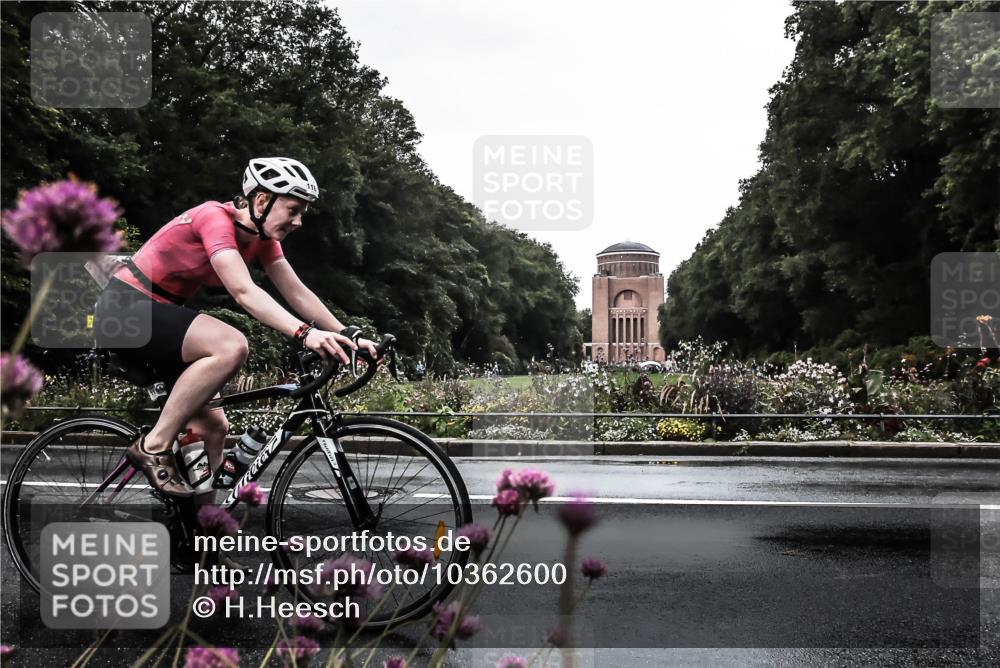 13.09.2026 - Stadtparktriathlon H.Heesch http://msf.ph/oto/10362600 13.09.2026 12:24:29 Radfahren 977, 1053, 1111, 1186 meine-sportfotos.de