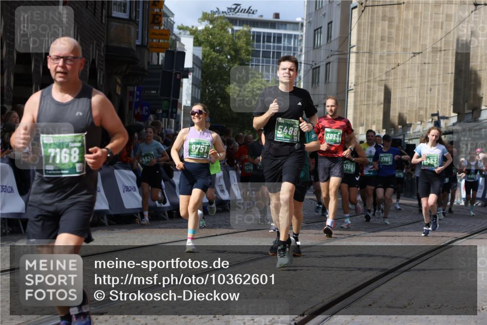 13.09.2026 - 21. swb-Marathon Bremen Strokosch-Dieckow http://msf.ph/oto/10362601 13.09.2026 13:34:31 Ziel 911, 1364, 2355, 2464, 3162, 3214, 3632, 3636, 3790, 3984, 4112, 4613, 5147, 5265, 5341, 5489, 5768, 6090, 6350, 6405, 6509, 7047, 7113, 7303, 7696, 7897, 7988, 8870, 8910, 9094, 9100, 9402, 9905, 10058, 13118, 1395, 1871, 1967, 2831, 3052, 3058, 3380, 3388, 3765, 3842, 4537, 5378, 5488, 5694, 5760, 6128, 6168, 6244, 7833, 8182, 8453, 8493, 8552, 8683, 9751, 9788 meine-sportfotos.de