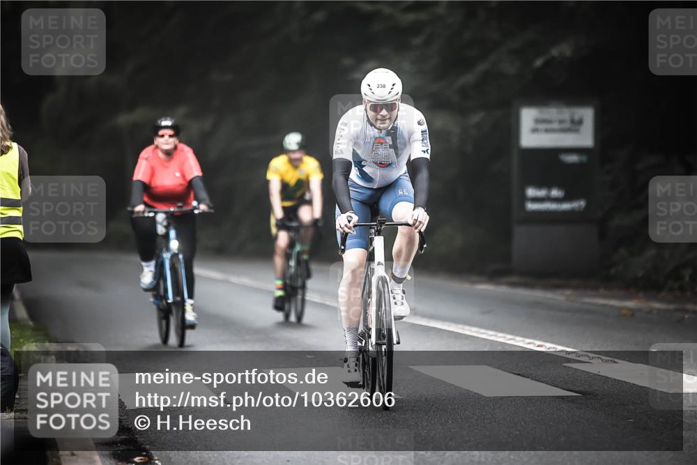 13.09.2026 - Stadtparktriathlon H.Heesch http://msf.ph/oto/10362606 13.09.2026 10:05:29 Radfahren 225, 238, 242, 278, 310 meine-sportfotos.de