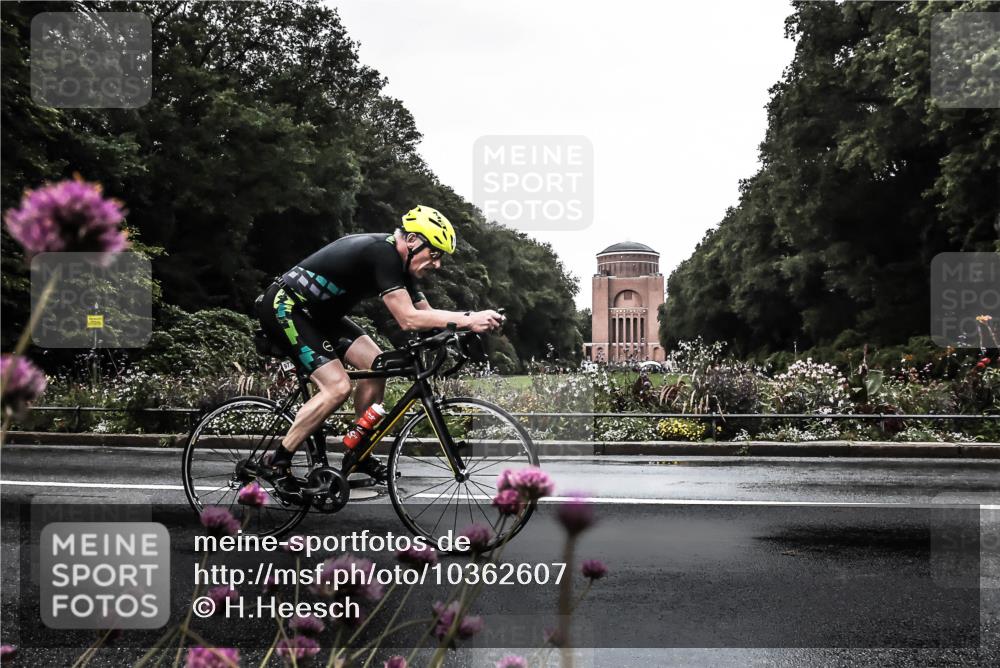 13.09.2026 - Stadtparktriathlon H.Heesch http://msf.ph/oto/10362607 13.09.2026 12:24:32 Radfahren 977, 1111, 1186 meine-sportfotos.de