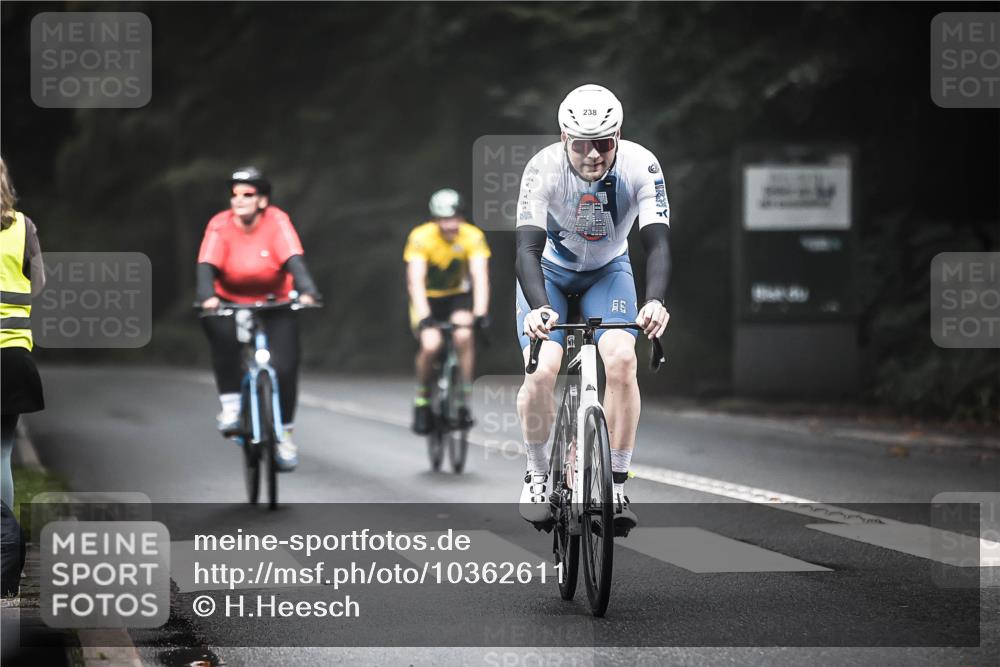 13.09.2026 - Stadtparktriathlon H.Heesch http://msf.ph/oto/10362611 13.09.2026 10:05:29 Radfahren 225, 238, 242, 278, 310 meine-sportfotos.de