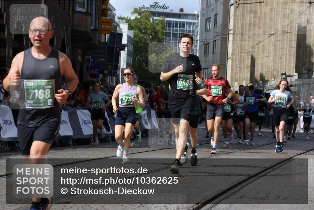 13.09.2026 - 21. swb-Marathon Bremen Strokosch-Dieckow http://msf.ph/oto/10362625 13.09.2026 13:34:31 Ziel 911, 1364, 2355, 2464, 3162, 3214, 3632, 3636, 3790, 3984, 4112, 4613, 5147, 5265, 5341, 5489, 5768, 6090, 6350, 6405, 6509, 7047, 7113, 7303, 7696, 7897, 7988, 8870, 8910, 9094, 9100, 9402, 9905, 10058, 13118, 1395, 1871, 1967, 2831, 3052, 3058, 3380, 3388, 3765, 3842, 4537, 5378, 5488, 5694, 5760, 6128, 6168, 6244, 7833, 8182, 8453, 8493, 8552, 8683, 9751, 9788 meine-sportfotos.de