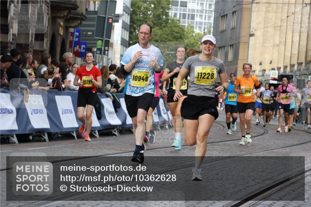 13.09.2026 - 21. swb-Marathon Bremen Strokosch-Dieckow http://msf.ph/oto/10362628 13.09.2026 10:58:54 Ziel 10878, 10879, 11004, 11030, 11152, 11189, 11384, 11455, 11488, 11686, 11743, 11953, 11955, 12180, 12237, 12320, 12499, 12505, 12518, 10383, 10415, 10427, 10477, 10668, 10787, 10843, 11034, 11267, 11278, 11602, 11913, 12015, 12127, 12131, 12200, 12271, 12297 meine-sportfotos.de