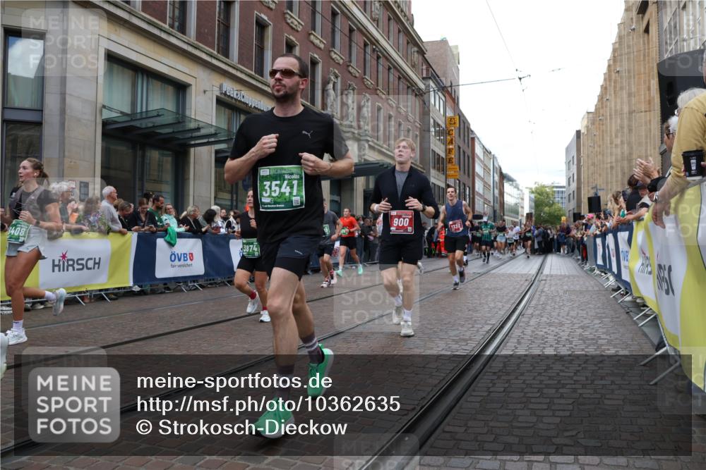 13.09.2026 - 21. swb-Marathon Bremen Strokosch-Dieckow http://msf.ph/oto/10362635 13.09.2026 13:36:36 Ziel 551, 813, 843, 950, 1285, 1641, 1849, 1936, 2241, 2275, 2930, 3122, 3541, 3635, 3787, 3815, 3874, 3909, 3998, 4261, 4335, 4410, 4448, 4892, 5236, 5355, 5447, 5823, 6050, 6056, 6269, 6280, 6408, 6431, 6966, 7046, 7229, 7237, 7398, 7445, 7640, 7656, 7937, 8034, 8498, 8685, 8839, 9310, 9331, 9415, 9589, 9658, 9807, 9840, 164, 372, 900, 1738, 1880, 2467, 2673, 2692, 2700, 2731, 2819, 2823, 3067, 3585, 3815, 4006, 4050 meine-sportfotos.de