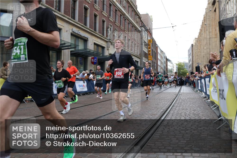 13.09.2026 - 21. swb-Marathon Bremen Strokosch-Dieckow http://msf.ph/oto/10362655 13.09.2026 13:36:36 Ziel 551, 813, 843, 950, 1285, 1641, 1849, 1936, 2241, 2275, 2930, 3122, 3541, 3635, 3787, 3815, 3874, 3909, 3998, 4261, 4335, 4410, 4448, 4892, 5236, 5355, 5447, 5823, 6050, 6056, 6269, 6280, 6408, 6431, 6966, 7046, 7229, 7237, 7398, 7445, 7640, 7656, 7937, 8034, 8498, 8685, 8839, 9310, 9331, 9415, 9589, 9658, 9807, 9840, 164, 372, 900, 1738, 1880, 2467, 2673, 2692, 2700, 2731, 2819, 2823, 3067, 3585, 3815, 4006, 4050 meine-sportfotos.de