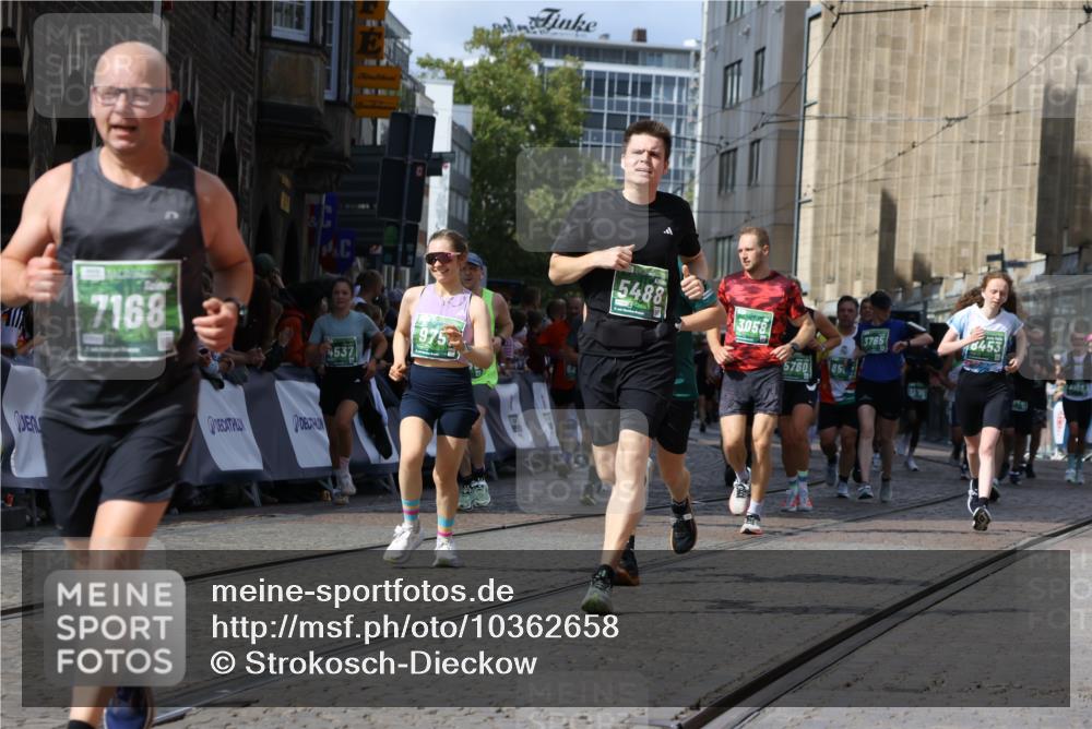 13.09.2026 - 21. swb-Marathon Bremen Strokosch-Dieckow http://msf.ph/oto/10362658 13.09.2026 13:34:31 Ziel 911, 1364, 2355, 2464, 3162, 3214, 3632, 3636, 3790, 3984, 4112, 4613, 5147, 5265, 5341, 5489, 5768, 6090, 6350, 6405, 6509, 7047, 7113, 7303, 7696, 7897, 7988, 8870, 8910, 9094, 9100, 9402, 9905, 10058, 13118, 1395, 1871, 1967, 2831, 3052, 3058, 3380, 3388, 3765, 3842, 4537, 5378, 5488, 5694, 5760, 6128, 6168, 6244, 7833, 8182, 8453, 8493, 8552, 8683, 9751, 9788 meine-sportfotos.de
