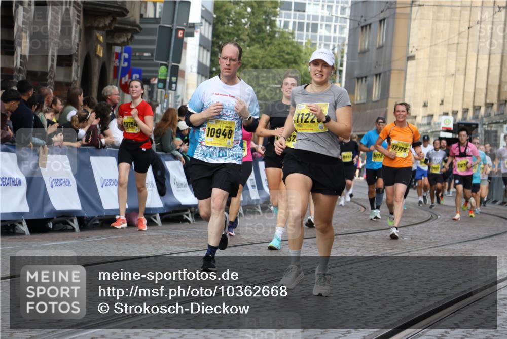 13.09.2026 - 21. swb-Marathon Bremen Strokosch-Dieckow http://msf.ph/oto/10362668 13.09.2026 10:58:54 Ziel 10878, 10879, 11004, 11030, 11152, 11189, 11384, 11455, 11488, 11686, 11743, 11953, 11955, 12180, 12237, 12320, 12499, 12505, 12518, 10383, 10415, 10427, 10477, 10668, 10787, 10843, 11034, 11267, 11278, 11602, 11913, 12015, 12127, 12131, 12200, 12271, 12297 meine-sportfotos.de