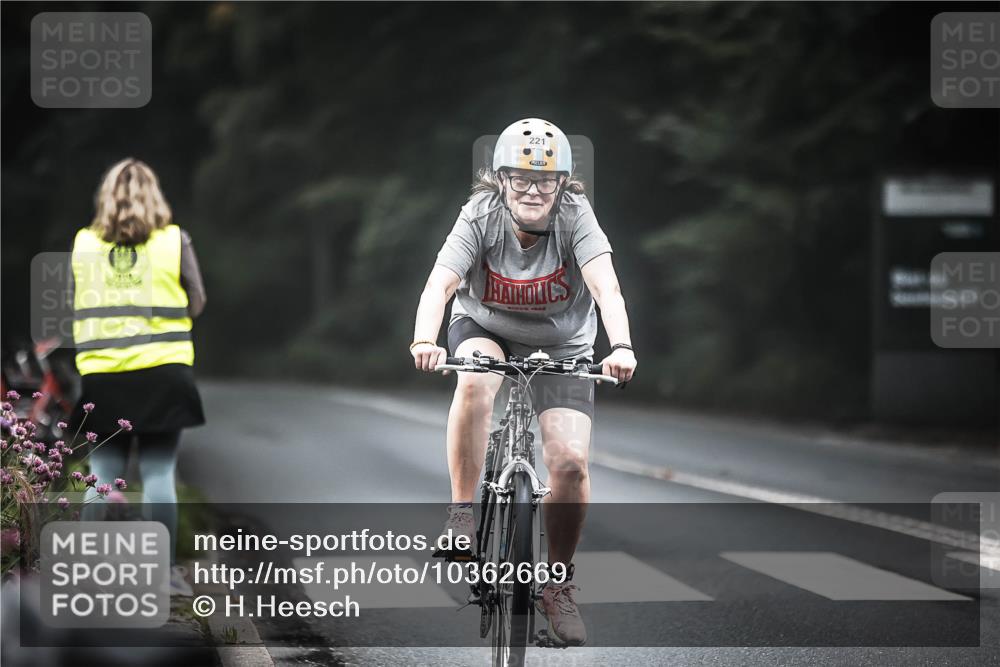 13.09.2026 - Stadtparktriathlon H.Heesch http://msf.ph/oto/10362669 13.09.2026 10:05:56 Radfahren 221 meine-sportfotos.de