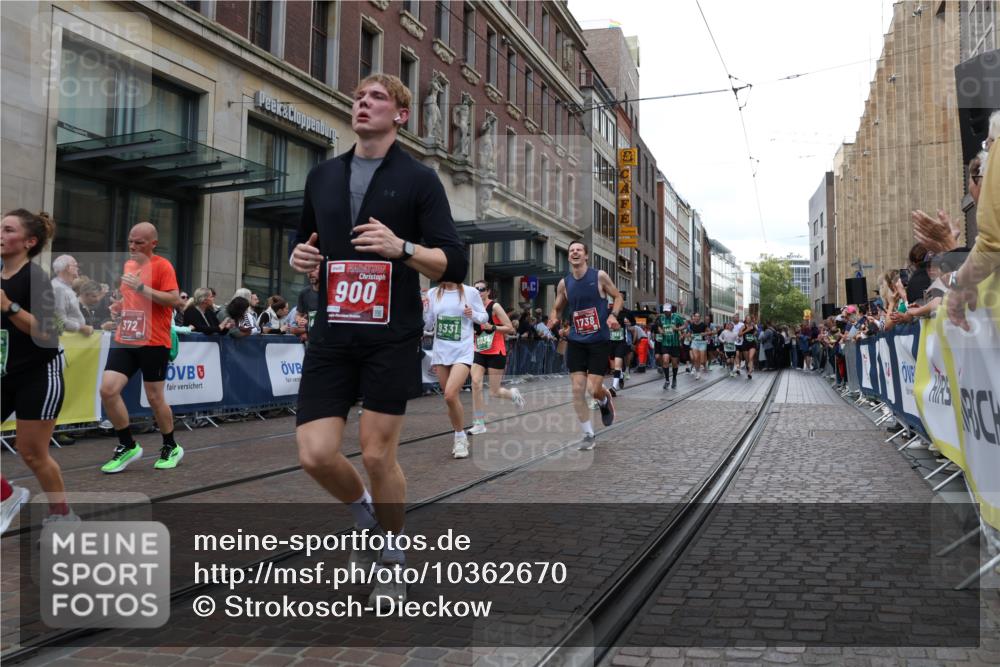 13.09.2026 - 21. swb-Marathon Bremen Strokosch-Dieckow http://msf.ph/oto/10362670 13.09.2026 13:36:37 Ziel 551, 813, 843, 950, 1285, 1641, 1849, 1936, 1991, 2241, 2275, 2930, 3122, 3541, 3635, 3787, 3874, 3909, 3998, 4261, 4335, 4410, 4448, 4892, 5236, 5355, 5447, 5823, 6050, 6056, 6269, 6280, 6408, 6431, 6629, 6961, 6966, 7046, 7229, 7237, 7398, 7445, 7640, 7937, 8034, 8498, 8685, 8839, 9310, 9317, 9331, 9415, 9589, 9658, 9807, 9840, 164, 372, 900, 1738, 1880, 2467, 2673, 2692, 2700, 2731, 2819, 2823, 3067, 3585, 3815, 4006, 4050 meine-sportfotos.de