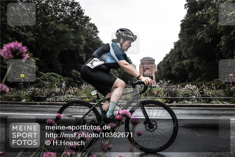 13.09.2026 - Stadtparktriathlon H.Heesch http://msf.ph/oto/10362671 13.09.2026 12:24:55 Radfahren 962, 1058, 1117 meine-sportfotos.de