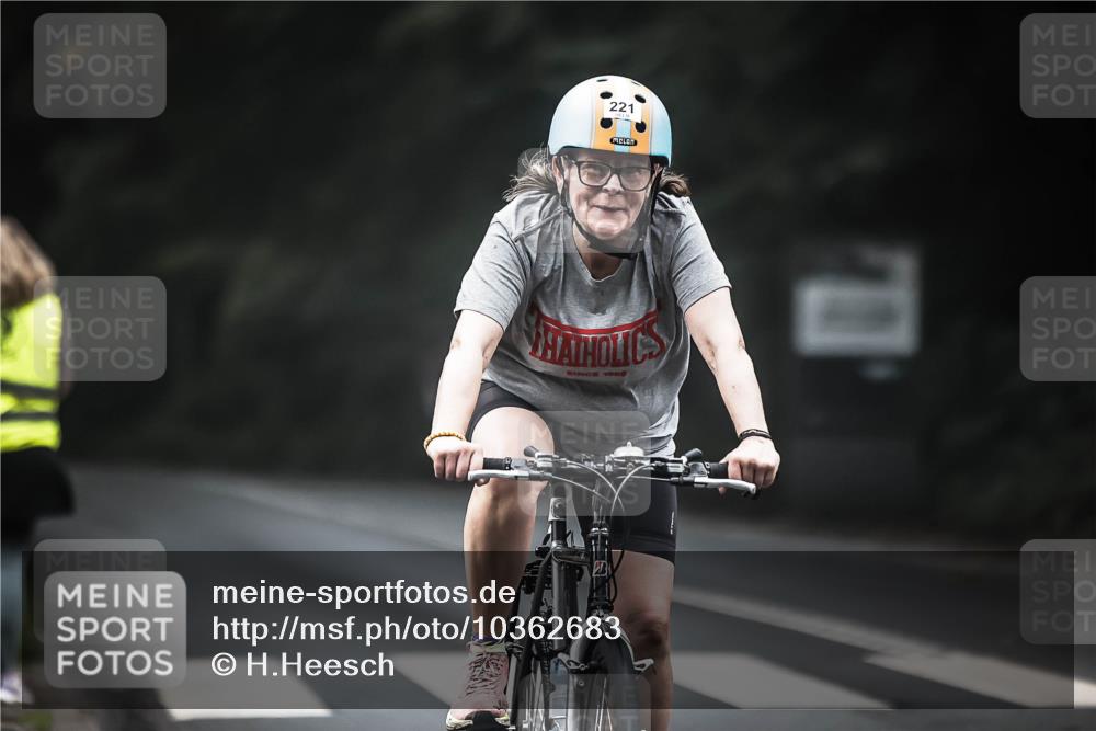 13.09.2026 - Stadtparktriathlon H.Heesch http://msf.ph/oto/10362683 13.09.2026 10:05:57 Radfahren 221 meine-sportfotos.de