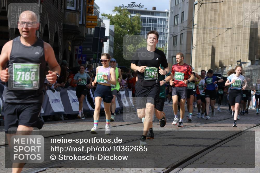 13.09.2026 - 21. swb-Marathon Bremen Strokosch-Dieckow http://msf.ph/oto/10362685 13.09.2026 13:34:31 Ziel 911, 1364, 2355, 2464, 3162, 3214, 3632, 3636, 3790, 3984, 4112, 4613, 5147, 5265, 5341, 5489, 5768, 6090, 6350, 6405, 6509, 7047, 7113, 7303, 7696, 7897, 7988, 8870, 8910, 9094, 9100, 9402, 9905, 10058, 13118, 1395, 1871, 1967, 2831, 3052, 3058, 3380, 3388, 3765, 3842, 4537, 5378, 5488, 5694, 5760, 6128, 6168, 6244, 7833, 8182, 8453, 8493, 8552, 8683, 9751, 9788 meine-sportfotos.de