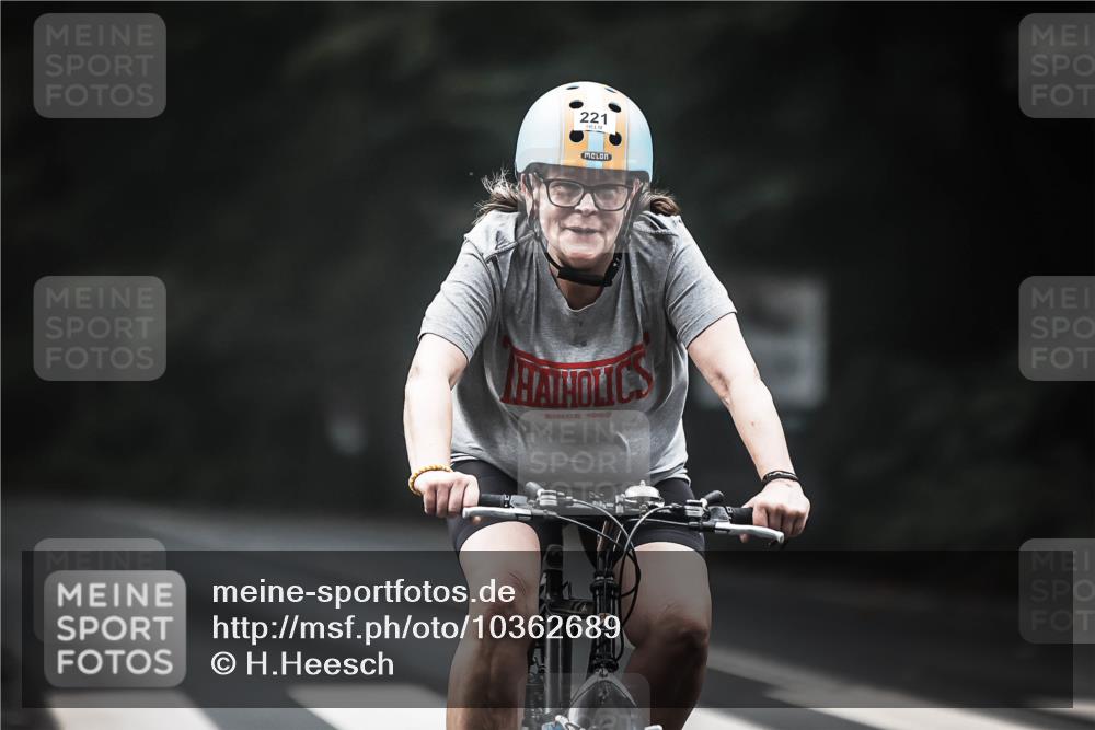 13.09.2026 - Stadtparktriathlon H.Heesch http://msf.ph/oto/10362689 13.09.2026 10:05:57 Radfahren 221 meine-sportfotos.de