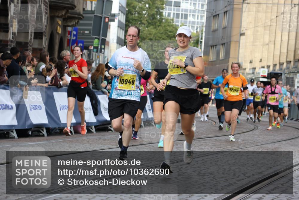 13.09.2026 - 21. swb-Marathon Bremen Strokosch-Dieckow http://msf.ph/oto/10362690 13.09.2026 10:58:54 Ziel 10878, 10879, 11004, 11030, 11152, 11189, 11384, 11455, 11488, 11686, 11743, 11953, 11955, 12180, 12237, 12320, 12499, 12505, 12518, 10383, 10415, 10427, 10477, 10668, 10787, 10843, 11034, 11267, 11278, 11602, 11913, 12015, 12127, 12131, 12200, 12271, 12297 meine-sportfotos.de