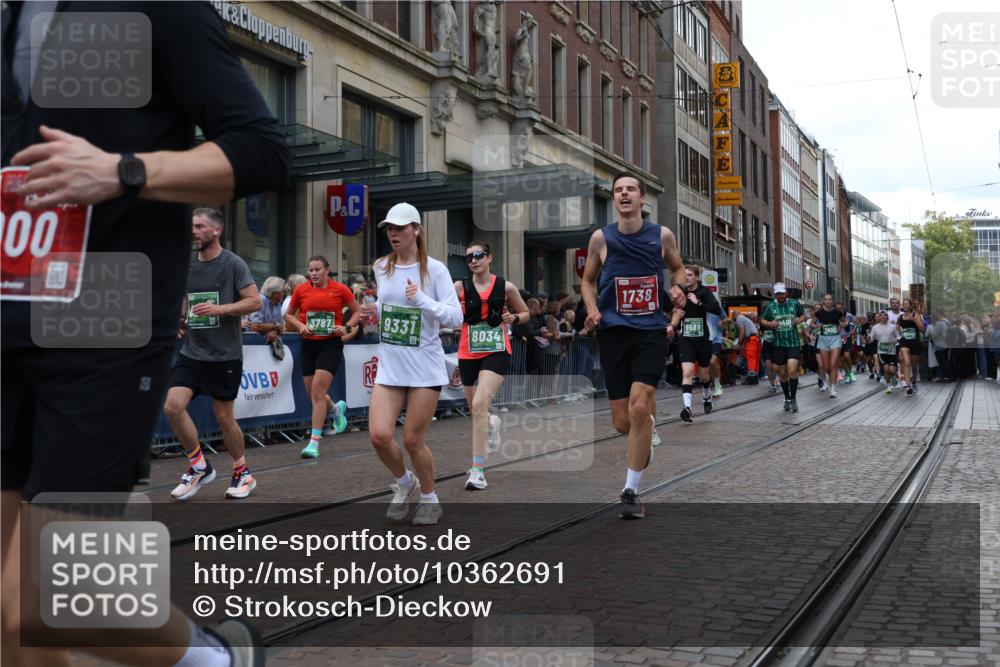 13.09.2026 - 21. swb-Marathon Bremen Strokosch-Dieckow http://msf.ph/oto/10362691 13.09.2026 13:36:37 Ziel 551, 813, 843, 950, 1285, 1641, 1849, 1936, 1991, 2241, 2275, 2930, 3122, 3541, 3635, 3787, 3874, 3909, 3998, 4261, 4335, 4410, 4448, 4892, 5236, 5355, 5447, 5823, 6050, 6056, 6269, 6280, 6408, 6431, 6629, 6961, 6966, 7046, 7229, 7237, 7398, 7445, 7640, 7937, 8034, 8498, 8685, 8839, 9310, 9317, 9331, 9415, 9589, 9658, 9807, 9840, 164, 372, 900, 1738, 1880, 2467, 2673, 2692, 2700, 2731, 2819, 2823, 3067, 3585, 3815, 4006, 4050 meine-sportfotos.de