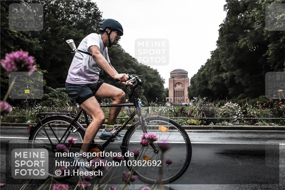 13.09.2026 - Stadtparktriathlon H.Heesch http://msf.ph/oto/10362692 13.09.2026 12:25:07 Radfahren 887, 1016, 1168 meine-sportfotos.de