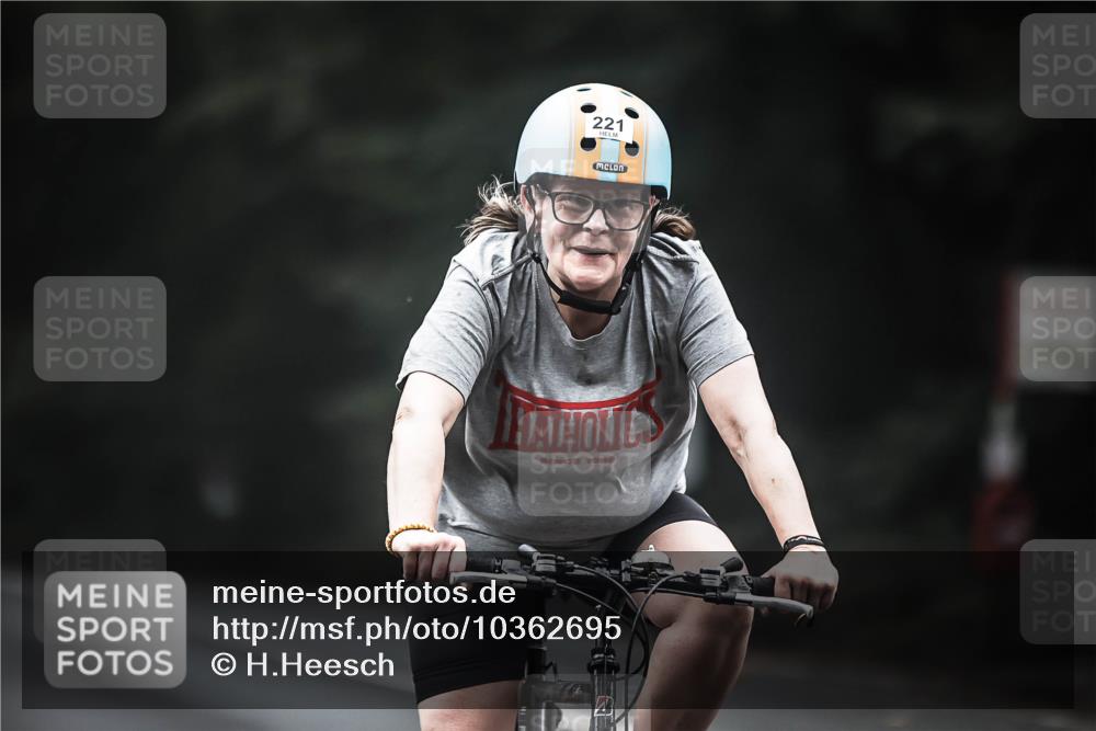 13.09.2026 - Stadtparktriathlon H.Heesch http://msf.ph/oto/10362695 13.09.2026 10:05:57 Radfahren 221 meine-sportfotos.de