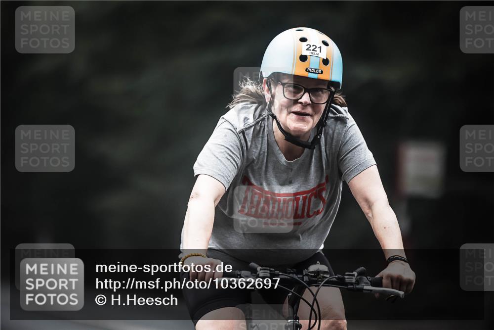 13.09.2026 - Stadtparktriathlon H.Heesch http://msf.ph/oto/10362697 13.09.2026 10:05:58 Radfahren 221 meine-sportfotos.de