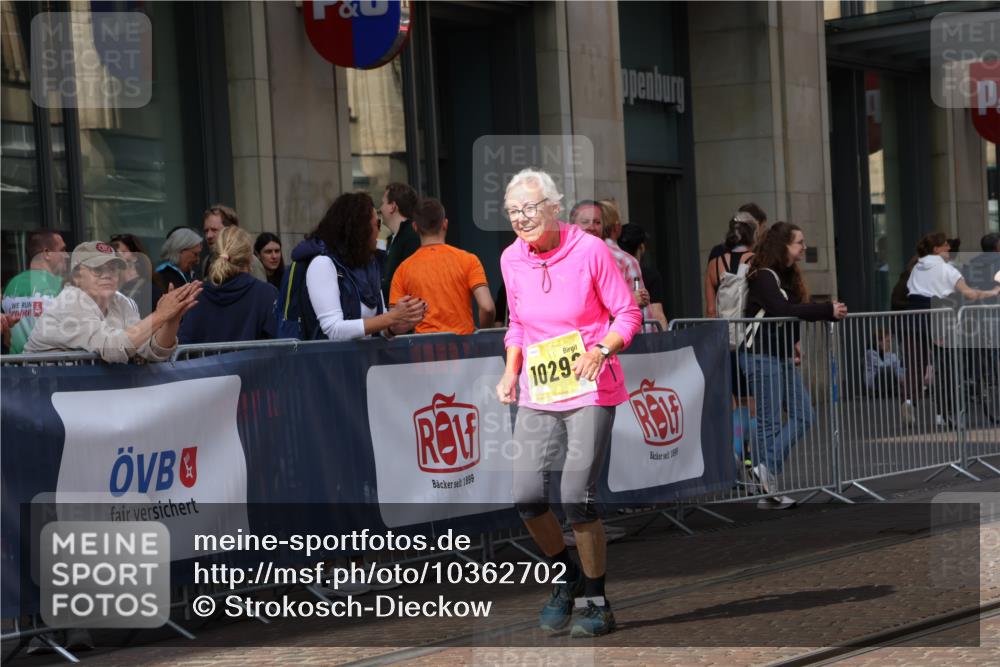 13.09.2026 - 21. swb-Marathon Bremen Strokosch-Dieckow http://msf.ph/oto/10362702 13.09.2026 11:23:32 Ziel 10292, 10413, 10970, 10349, 10754, 10925, 11266, 11663, 12340, 12440 meine-sportfotos.de