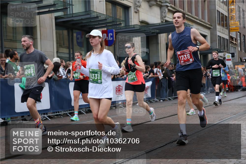 13.09.2026 - 21. swb-Marathon Bremen Strokosch-Dieckow http://msf.ph/oto/10362706 13.09.2026 13:36:37 Ziel 551, 813, 843, 950, 1285, 1641, 1849, 1936, 1991, 2241, 2275, 2930, 3122, 3541, 3635, 3787, 3874, 3909, 3998, 4261, 4335, 4410, 4448, 4892, 5236, 5355, 5447, 5823, 6050, 6056, 6269, 6280, 6408, 6431, 6629, 6961, 6966, 7046, 7229, 7237, 7398, 7445, 7640, 7937, 8034, 8498, 8685, 8839, 9310, 9317, 9331, 9415, 9589, 9658, 9807, 9840, 164, 372, 900, 1738, 1880, 2467, 2673, 2692, 2700, 2731, 2819, 2823, 3067, 3585, 3815, 4006, 4050 meine-sportfotos.de