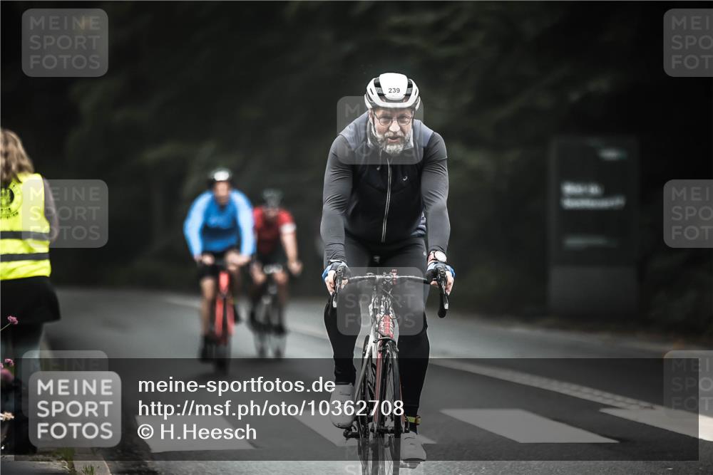 13.09.2026 - Stadtparktriathlon H.Heesch http://msf.ph/oto/10362708 13.09.2026 10:06:09 Radfahren 214, 239, 345 meine-sportfotos.de