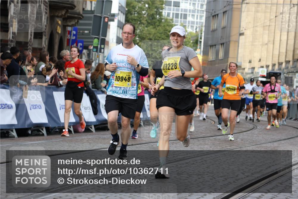 13.09.2026 - 21. swb-Marathon Bremen Strokosch-Dieckow http://msf.ph/oto/10362711 13.09.2026 10:58:54 Ziel 10878, 10879, 11004, 11030, 11152, 11189, 11384, 11455, 11488, 11686, 11743, 11953, 11955, 12180, 12237, 12320, 12499, 12505, 12518, 10383, 10415, 10427, 10477, 10668, 10787, 10843, 11034, 11267, 11278, 11602, 11913, 12015, 12127, 12131, 12200, 12271, 12297 meine-sportfotos.de