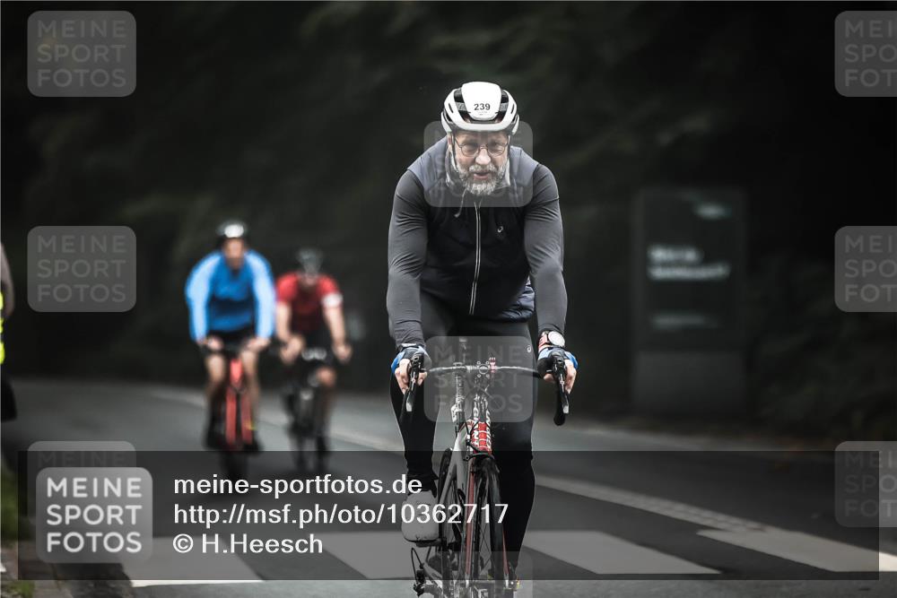 13.09.2026 - Stadtparktriathlon H.Heesch http://msf.ph/oto/10362717 13.09.2026 10:06:09 Radfahren 214, 239, 345 meine-sportfotos.de