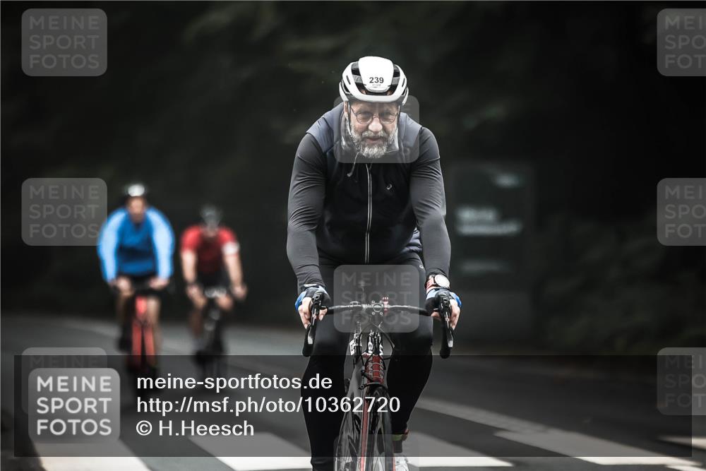 13.09.2026 - Stadtparktriathlon H.Heesch http://msf.ph/oto/10362720 13.09.2026 10:06:09 Radfahren 214, 239, 345 meine-sportfotos.de