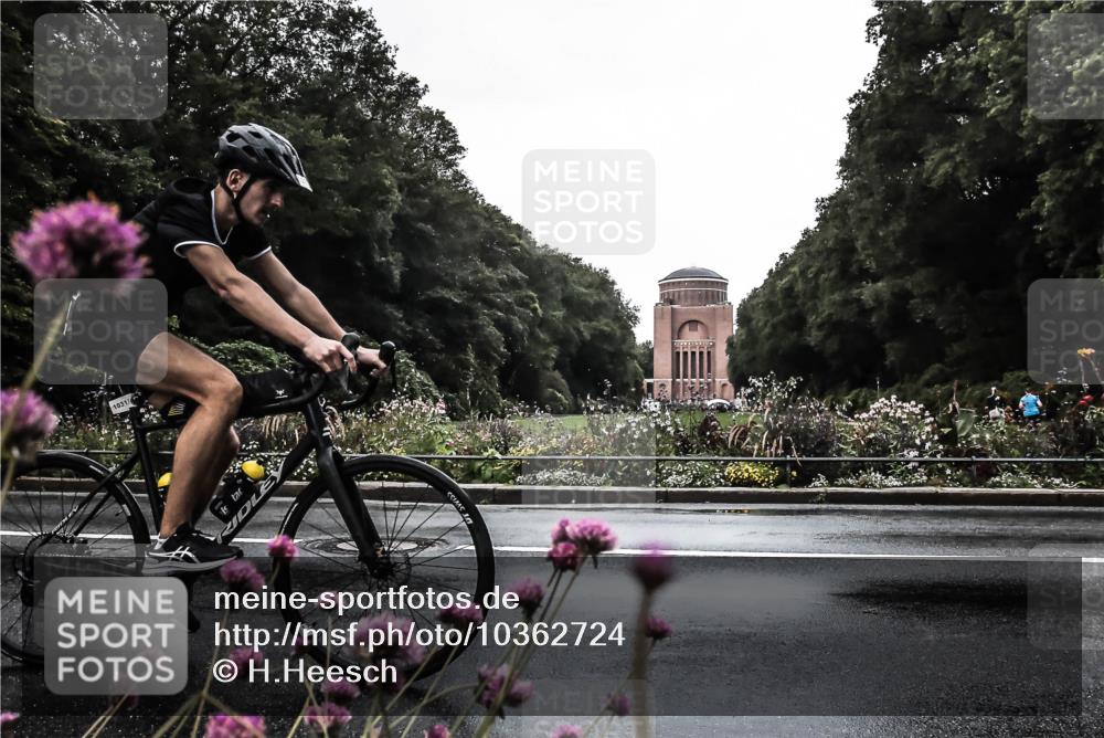 13.09.2026 - Stadtparktriathlon H.Heesch http://msf.ph/oto/10362724 13.09.2026 12:25:15 Radfahren 1031, 1036, 1104, 1124 meine-sportfotos.de