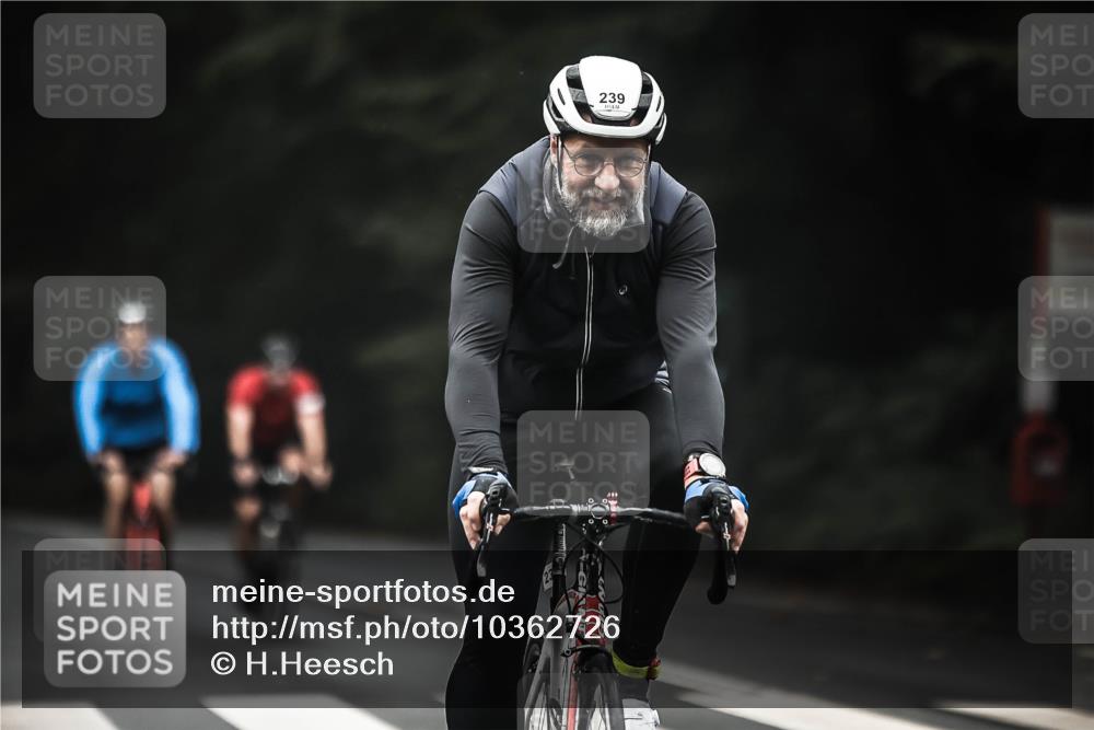 13.09.2026 - Stadtparktriathlon H.Heesch http://msf.ph/oto/10362726 13.09.2026 10:06:09 Radfahren 214, 239, 345 meine-sportfotos.de