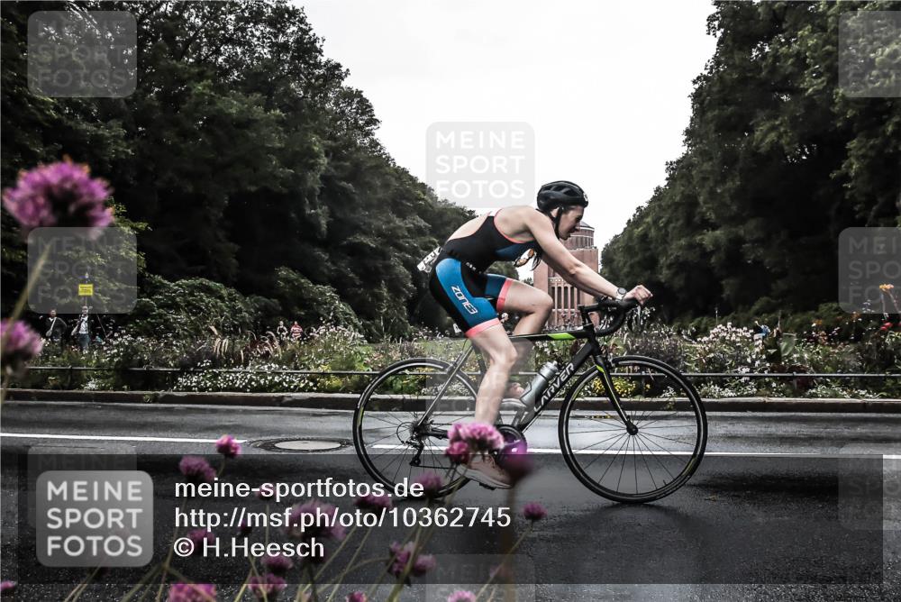 13.09.2026 - Stadtparktriathlon H.Heesch http://msf.ph/oto/10362745 13.09.2026 12:25:20 Radfahren 1048, 1085, 1104, 1124 meine-sportfotos.de