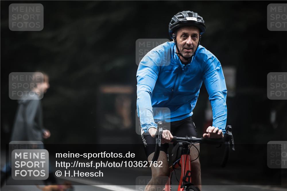 13.09.2026 - Stadtparktriathlon H.Heesch http://msf.ph/oto/10362762 13.09.2026 10:06:12 Radfahren 214, 239, 345 meine-sportfotos.de