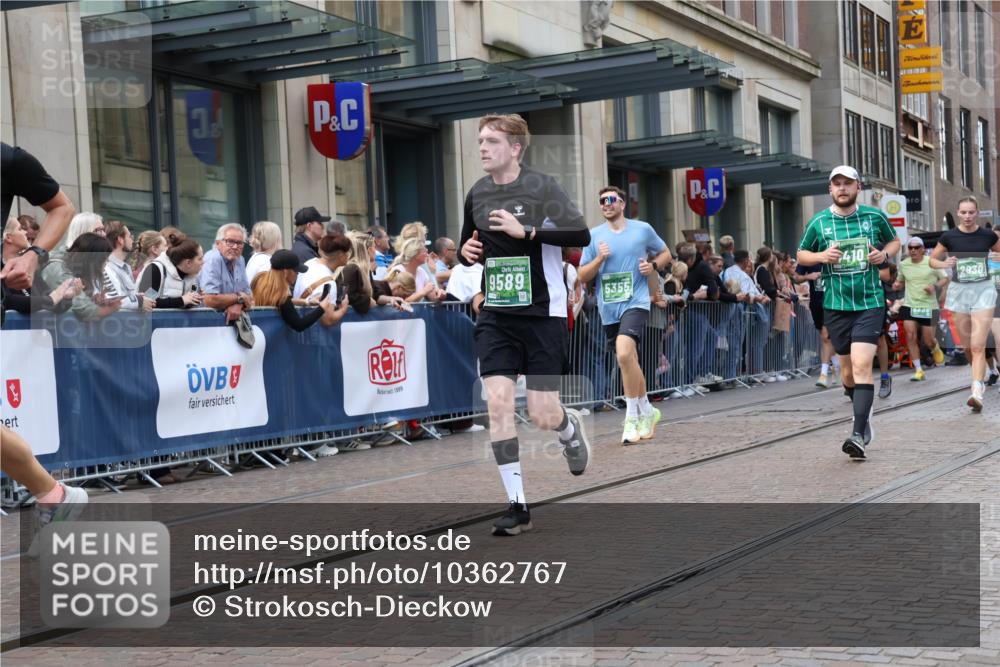 13.09.2026 - 21. swb-Marathon Bremen Strokosch-Dieckow http://msf.ph/oto/10362767 13.09.2026 13:36:39 Ziel 551, 813, 843, 950, 1285, 1641, 1849, 1854, 1936, 1991, 2241, 2275, 2531, 2930, 3122, 3541, 3635, 3732, 3787, 3874, 3894, 3909, 3998, 4261, 4335, 4410, 4448, 4932, 5236, 5355, 5447, 5823, 6050, 6056, 6269, 6408, 6431, 6629, 6961, 6966, 7006, 7046, 7398, 7445, 7640, 7937, 8034, 8498, 8685, 8839, 9310, 9317, 9331, 9415, 9589, 9658, 9807, 9840, 164, 372, 900, 1738, 1880, 2467, 2673, 2692, 2700, 2731, 2819, 2823, 3067, 3585, 3815, 4006, 4050 meine-sportfotos.de